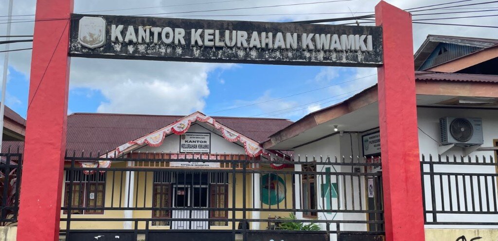 Gerbang Kantor Kelurahan Kwamki